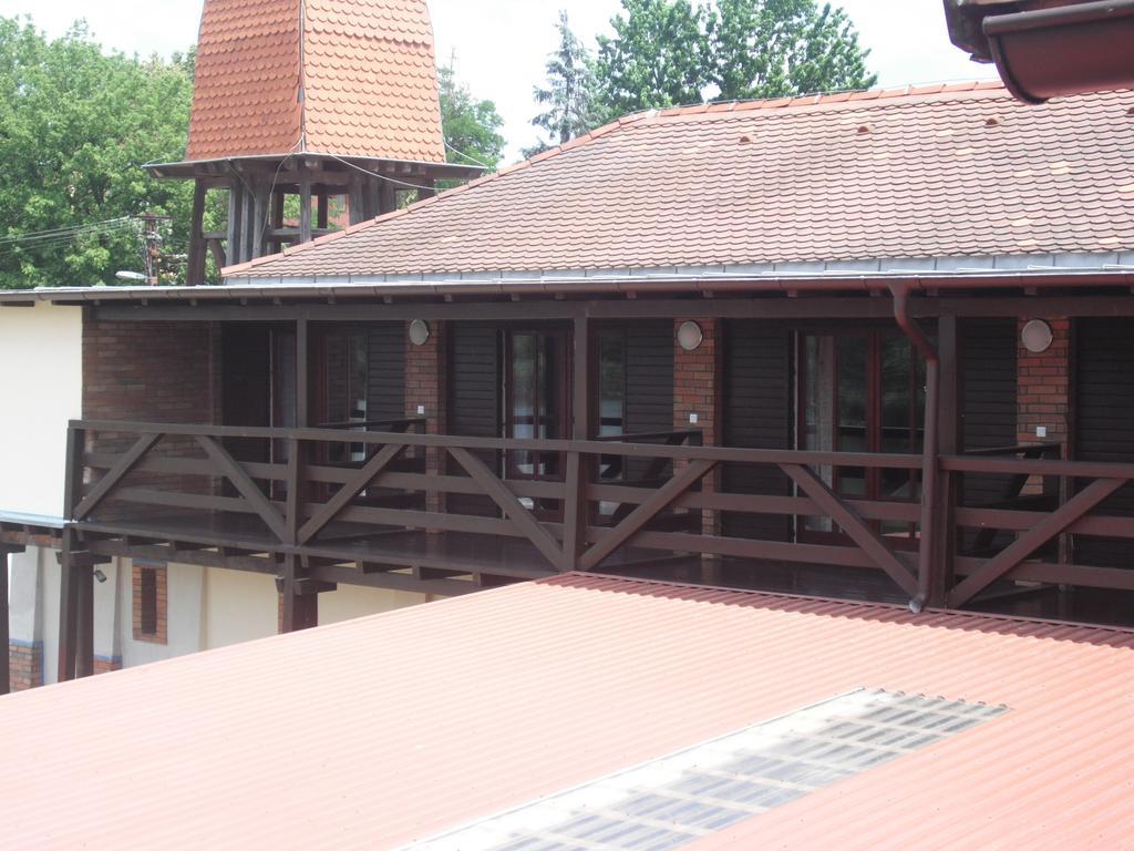 Bed and Breakfast Tavi Panzio Es Etterem à Veresegyház Chambre photo